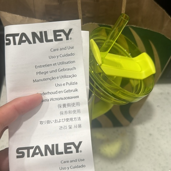 Stanley x Starbucks 40oz Quencher Summer Edition Lime Green - Picture 3 of 3